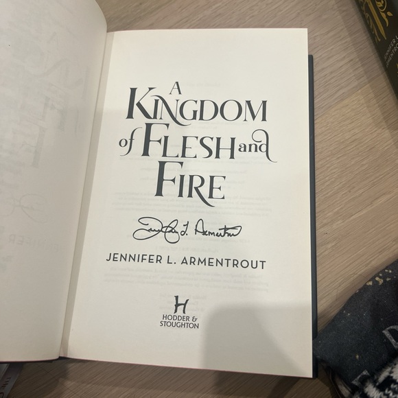 Fairyloot Edition of A Kingdom of Flesh and Fire by Jennifer L. Armentrout - Picture 5 of 5